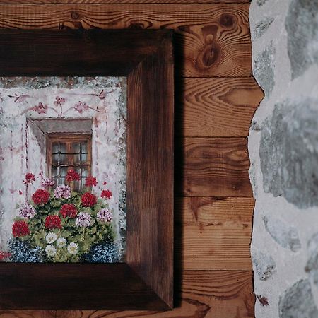 Au Coeur Du Village Chambres D'Hotes & Spa Arnad Dış mekan fotoğraf