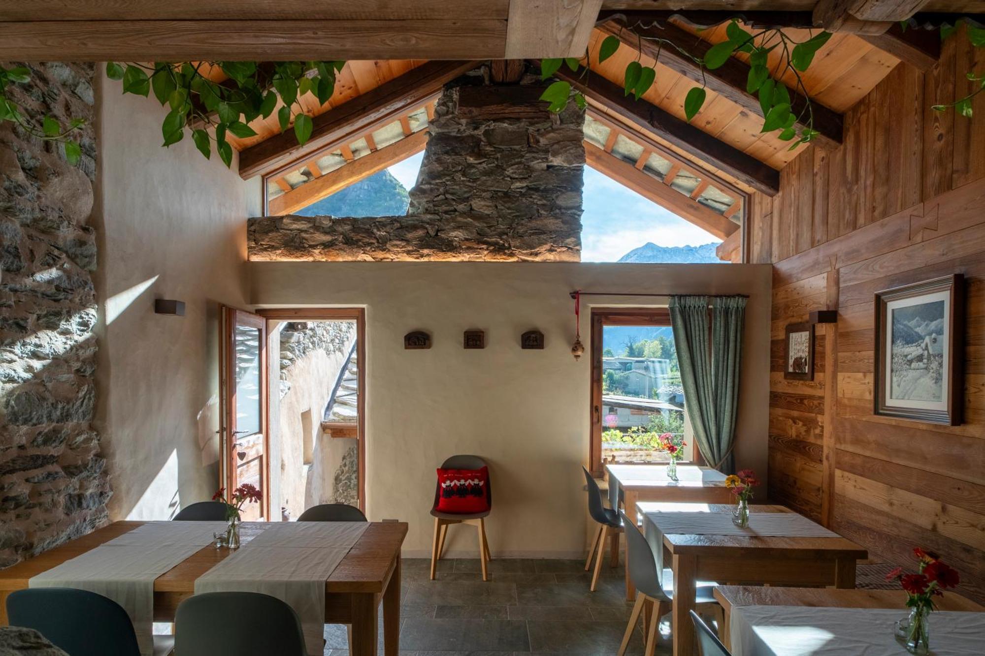 Au Coeur Du Village Chambres D'Hotes & Spa Arnad Dış mekan fotoğraf