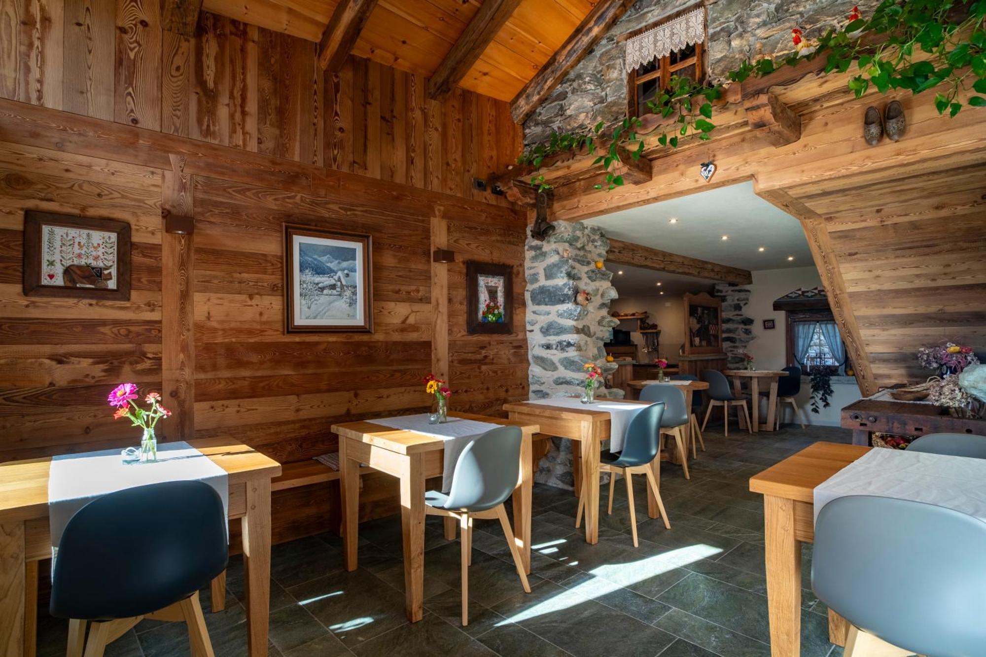 Au Coeur Du Village Chambres D'Hotes & Spa Arnad Dış mekan fotoğraf