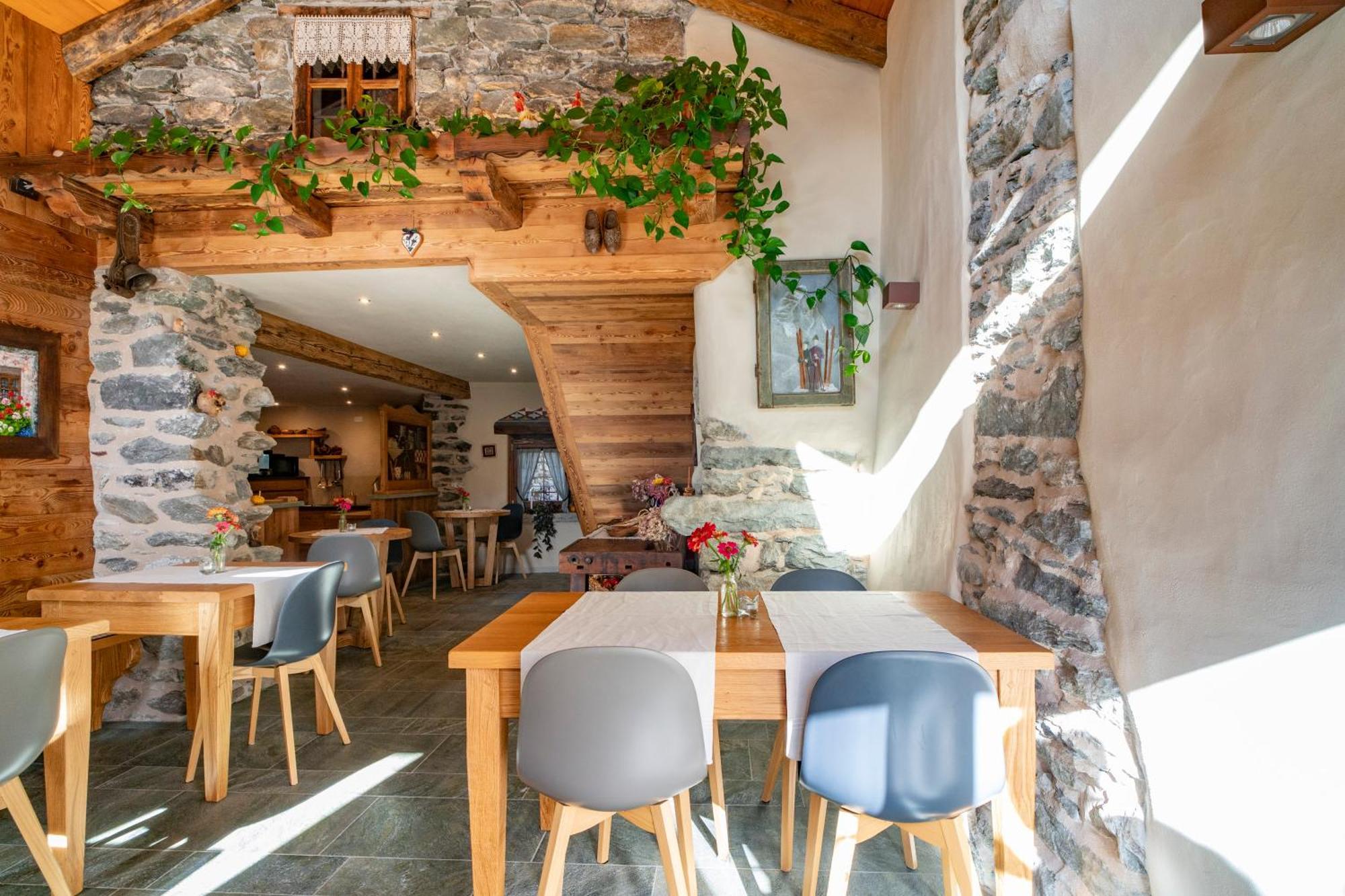 Au Coeur Du Village Chambres D'Hotes & Spa Arnad Dış mekan fotoğraf