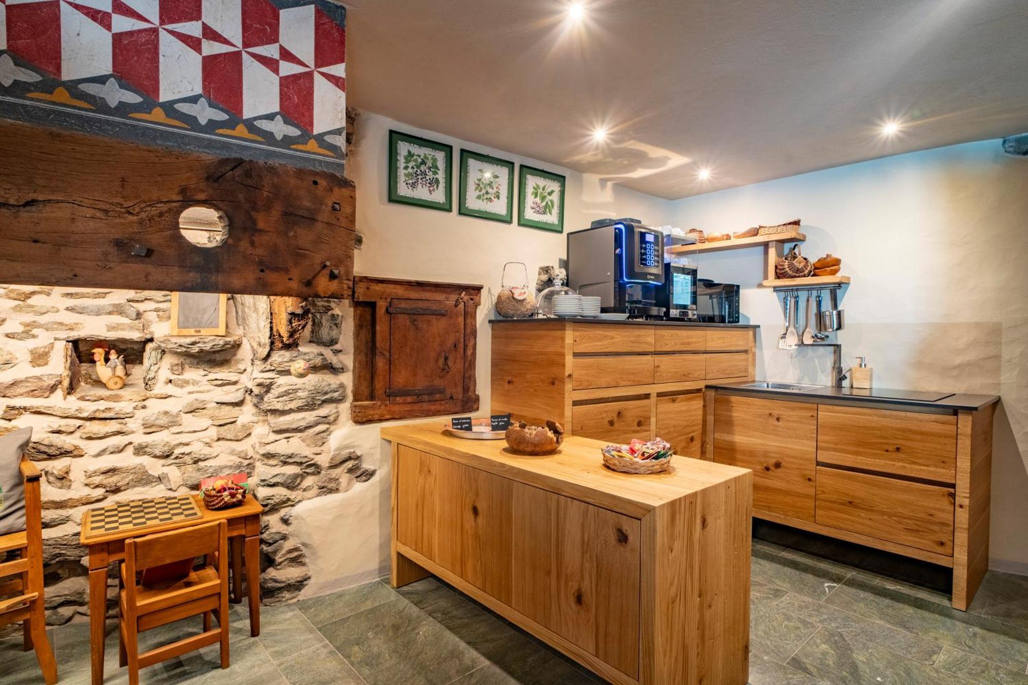 Au Coeur Du Village Chambres D'Hotes & Spa Arnad Dış mekan fotoğraf