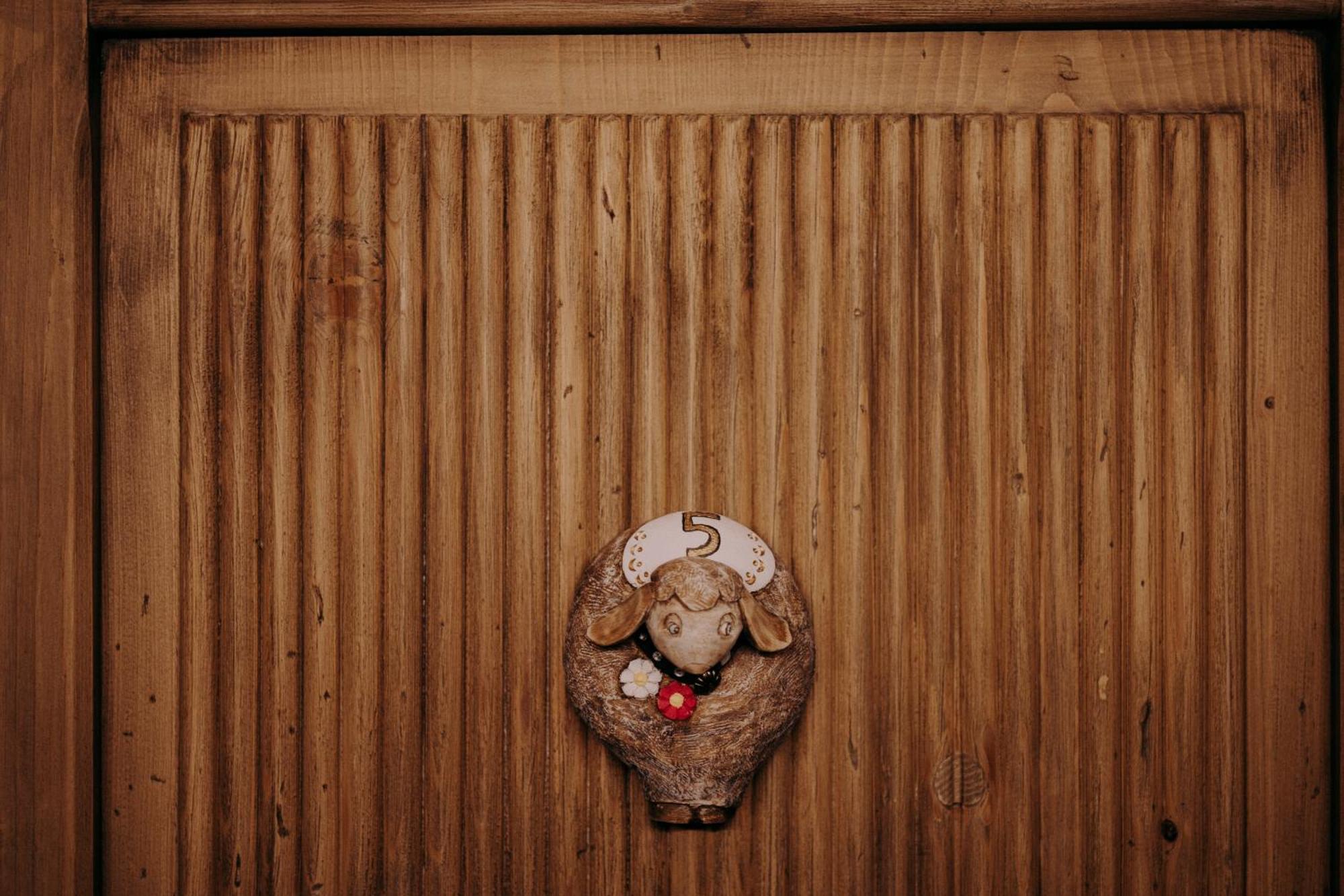 Au Coeur Du Village Chambres D'Hotes & Spa Arnad Dış mekan fotoğraf