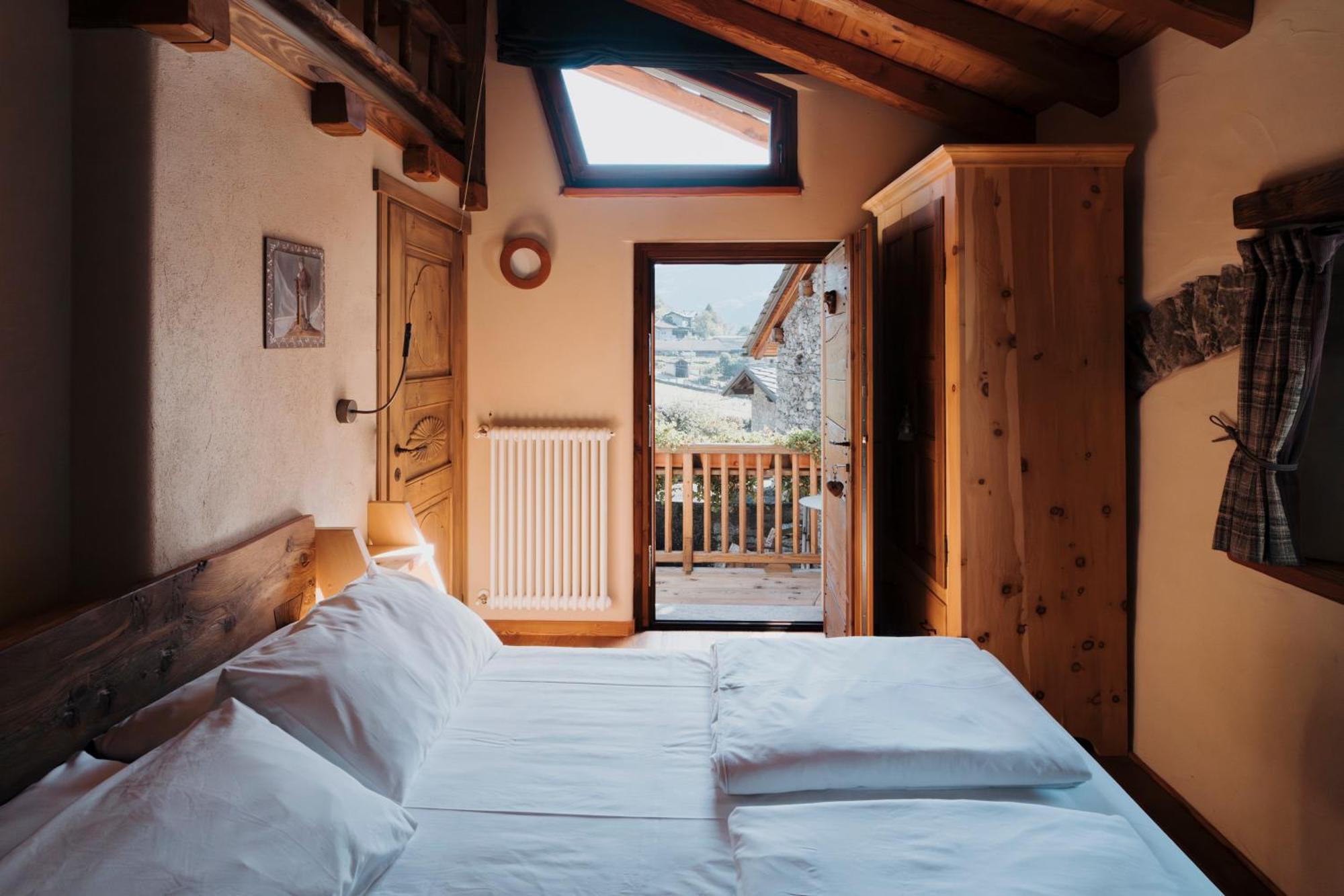 Au Coeur Du Village Chambres D'Hotes & Spa Arnad Dış mekan fotoğraf