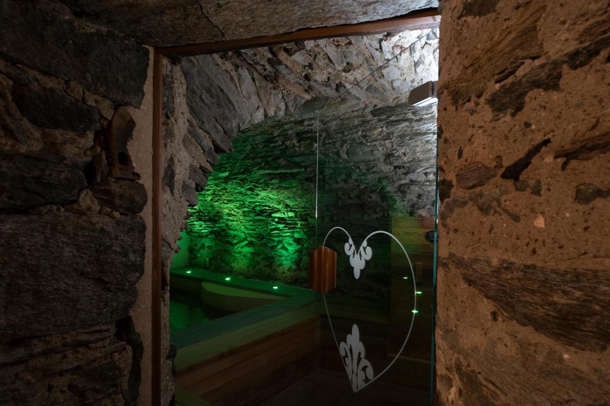 Au Coeur Du Village Chambres D'Hotes & Spa Arnad Dış mekan fotoğraf