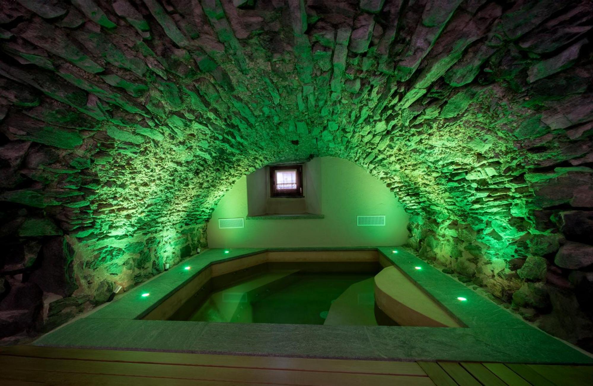 Au Coeur Du Village Chambres D'Hotes & Spa Arnad Dış mekan fotoğraf