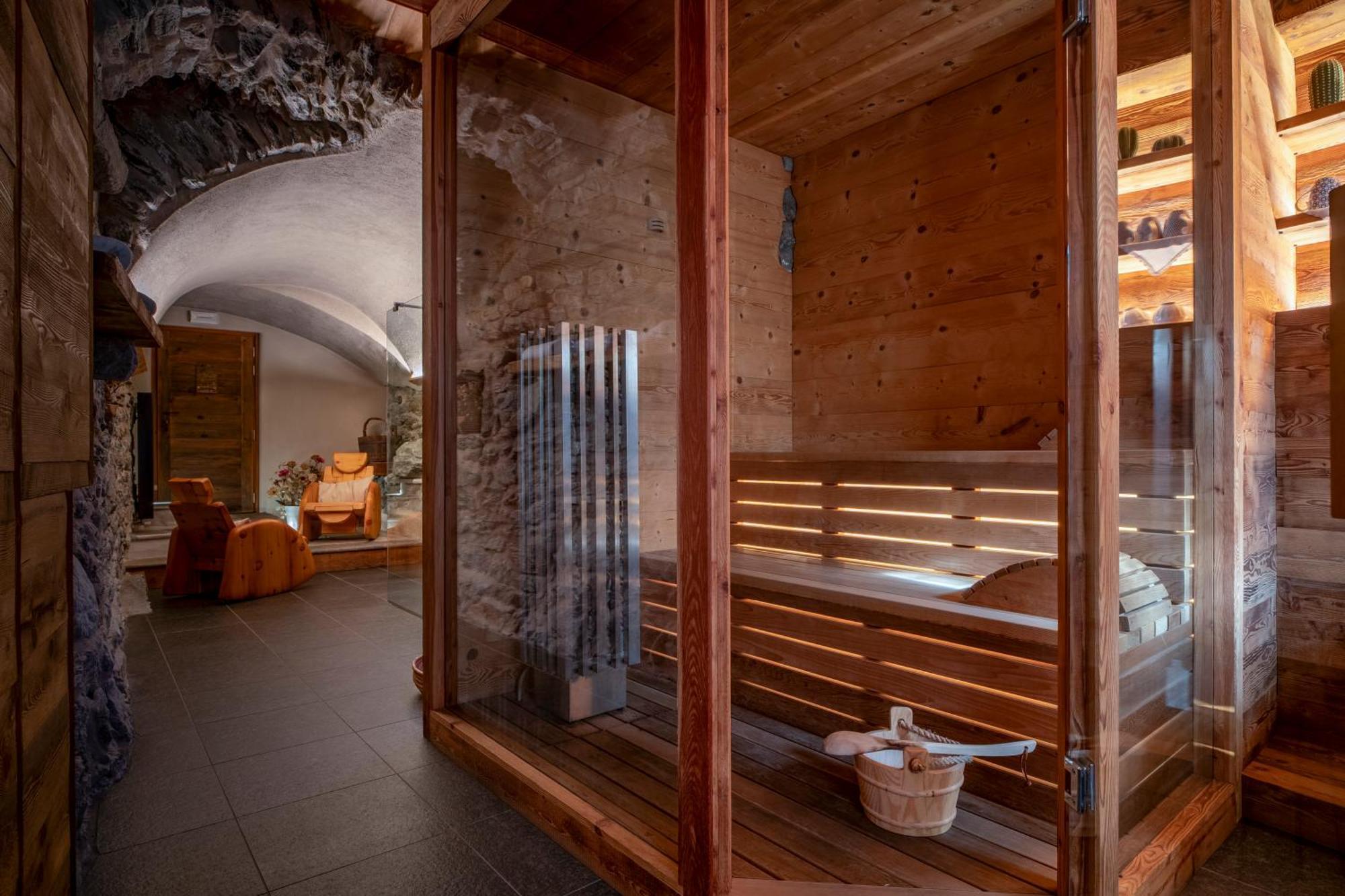 Au Coeur Du Village Chambres D'Hotes & Spa Arnad Dış mekan fotoğraf