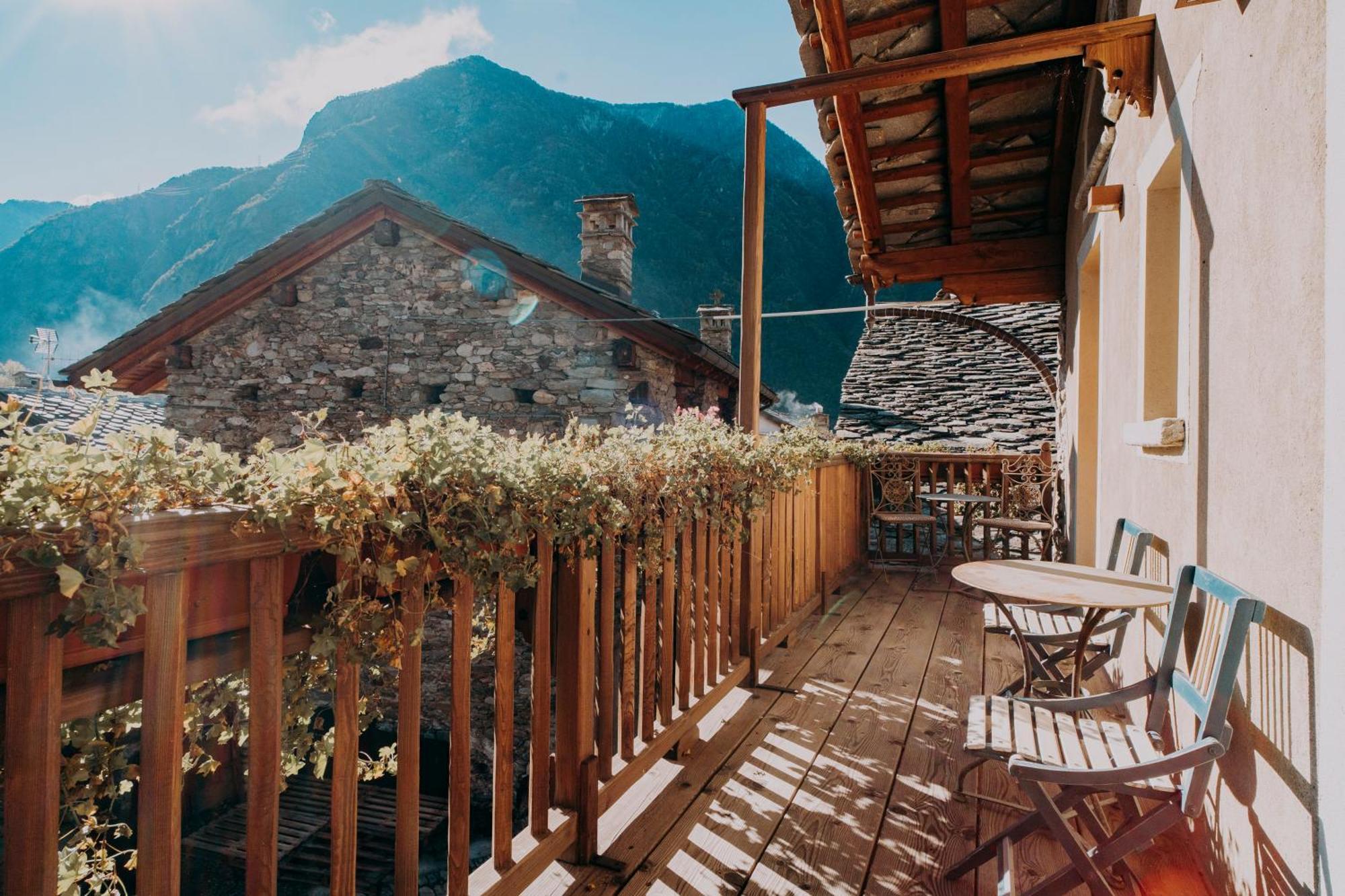 Au Coeur Du Village Chambres D'Hotes & Spa Arnad Dış mekan fotoğraf