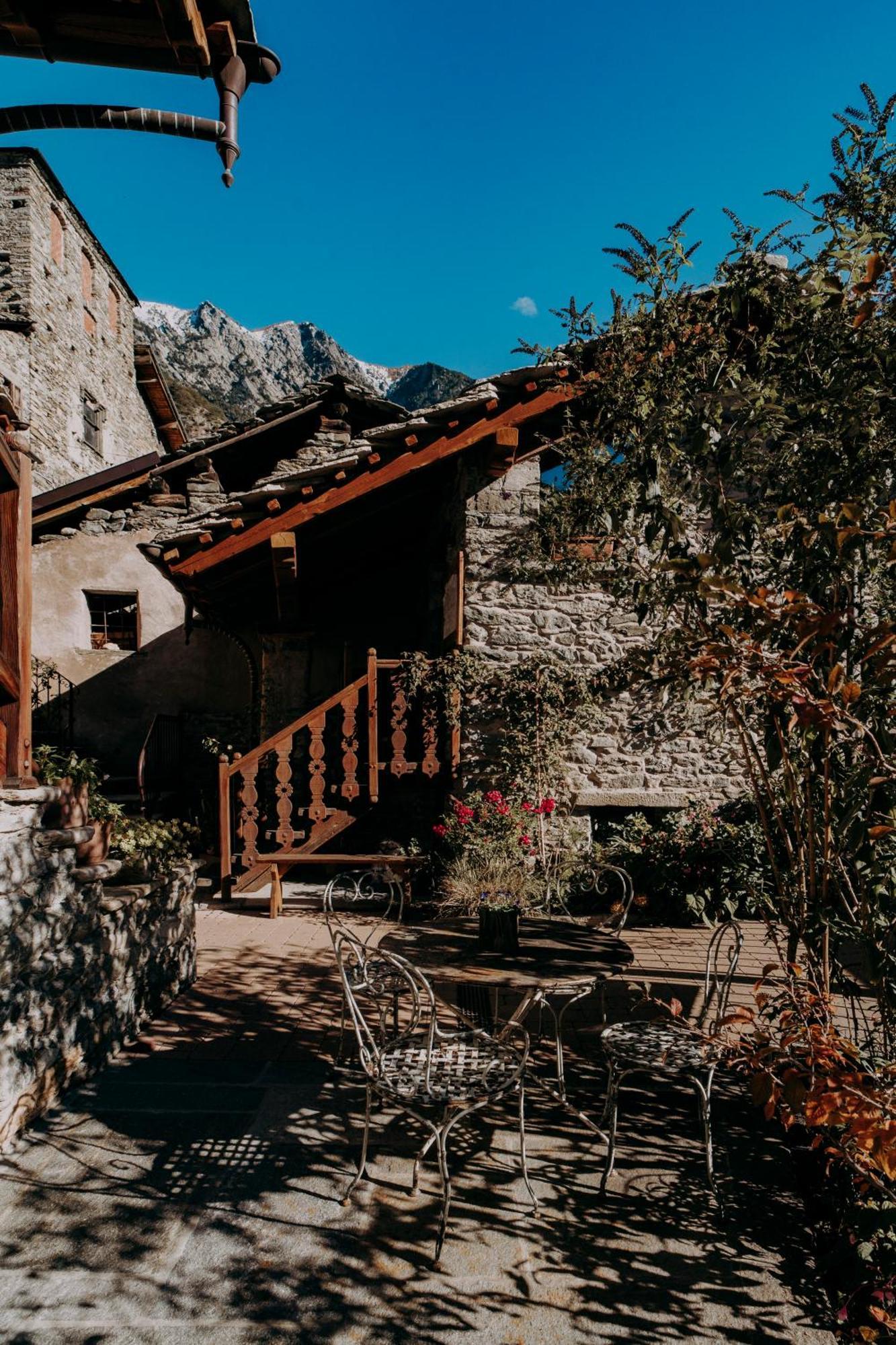 Au Coeur Du Village Chambres D'Hotes & Spa Arnad Dış mekan fotoğraf