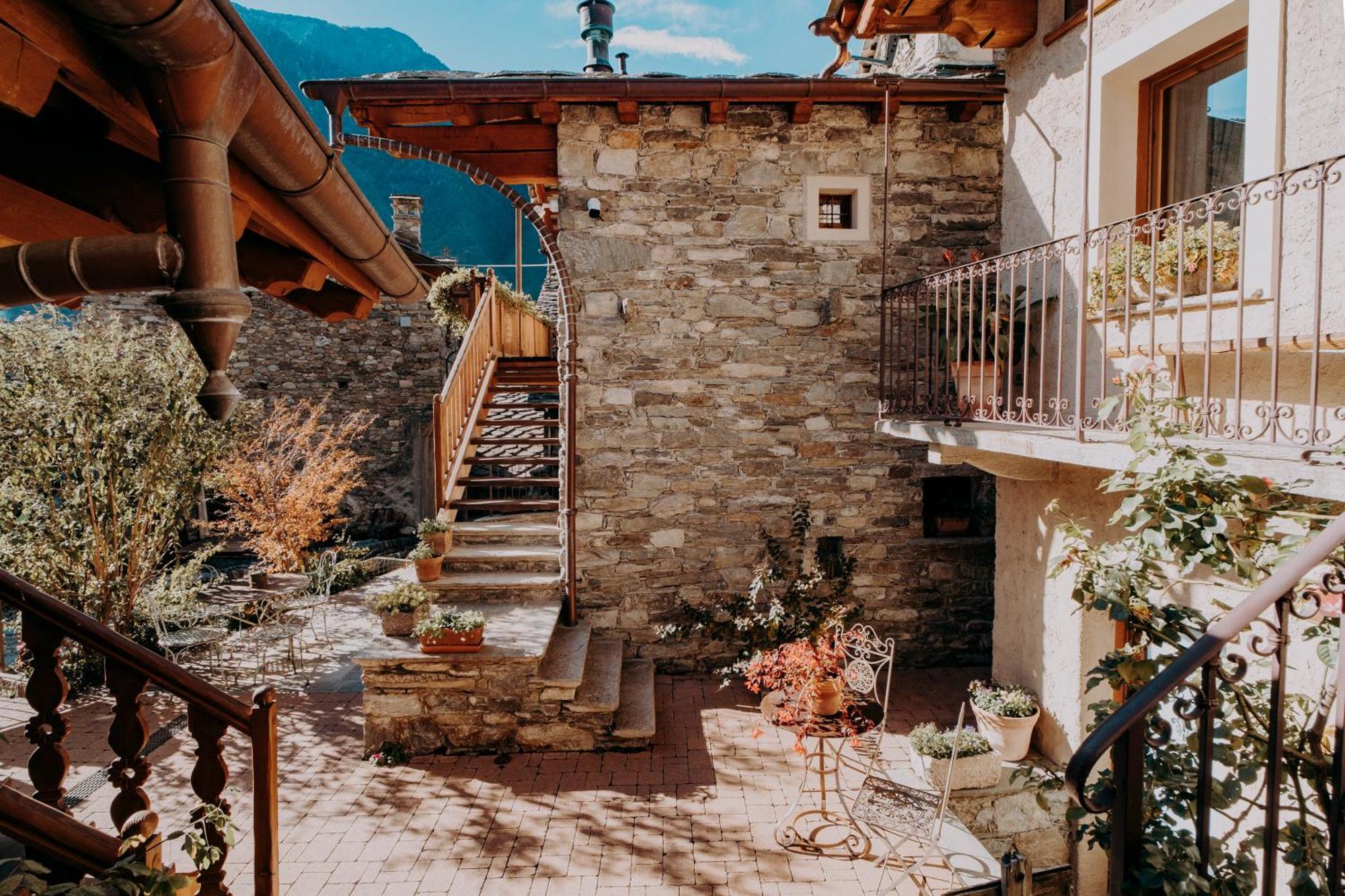 Au Coeur Du Village Chambres D'Hotes & Spa Arnad Dış mekan fotoğraf