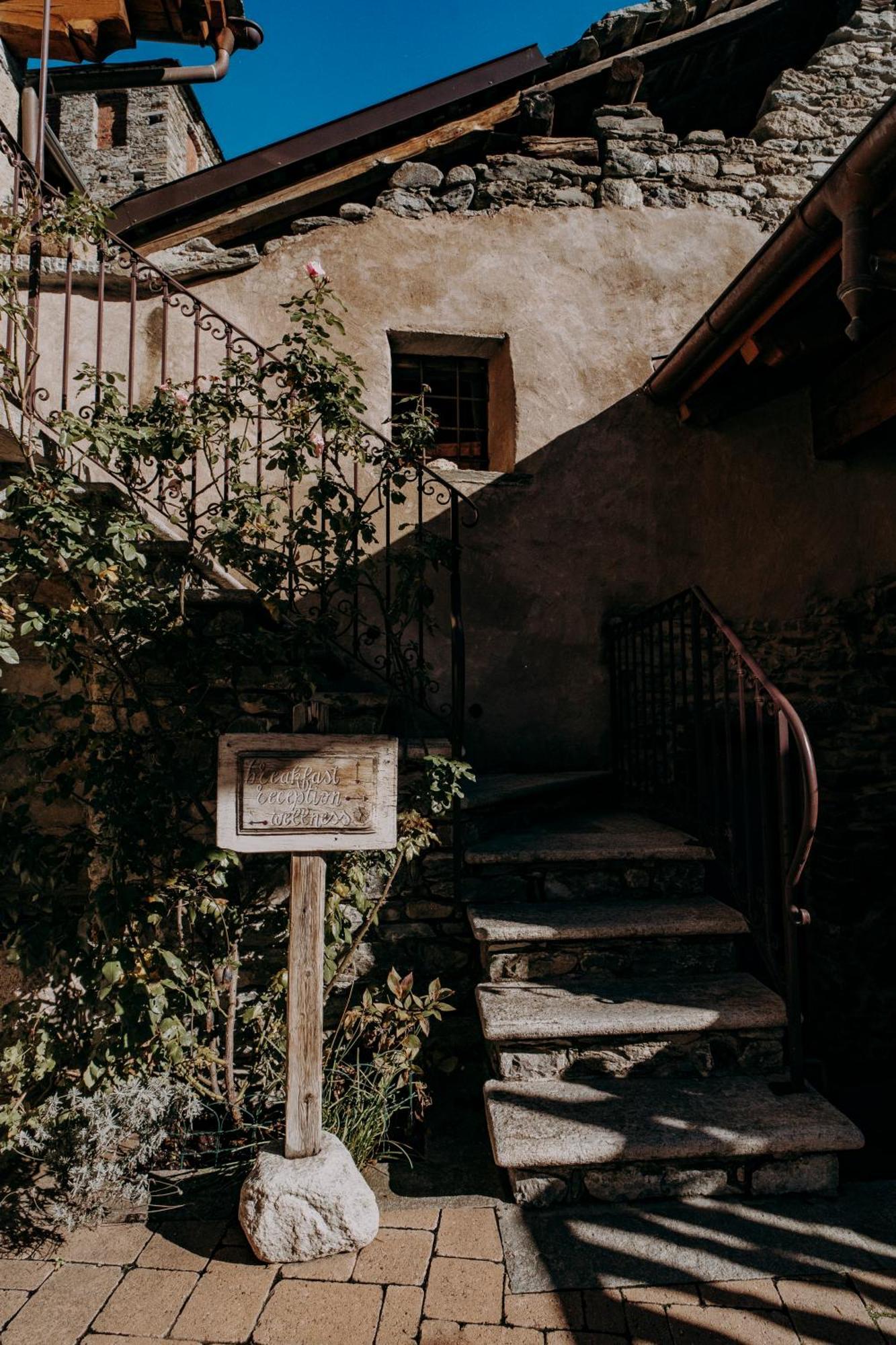 Au Coeur Du Village Chambres D'Hotes & Spa Arnad Dış mekan fotoğraf