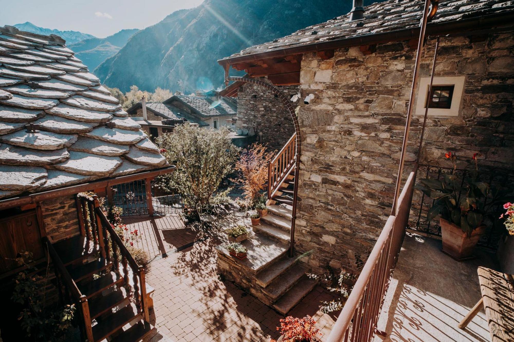 Au Coeur Du Village Chambres D'Hotes & Spa Arnad Dış mekan fotoğraf