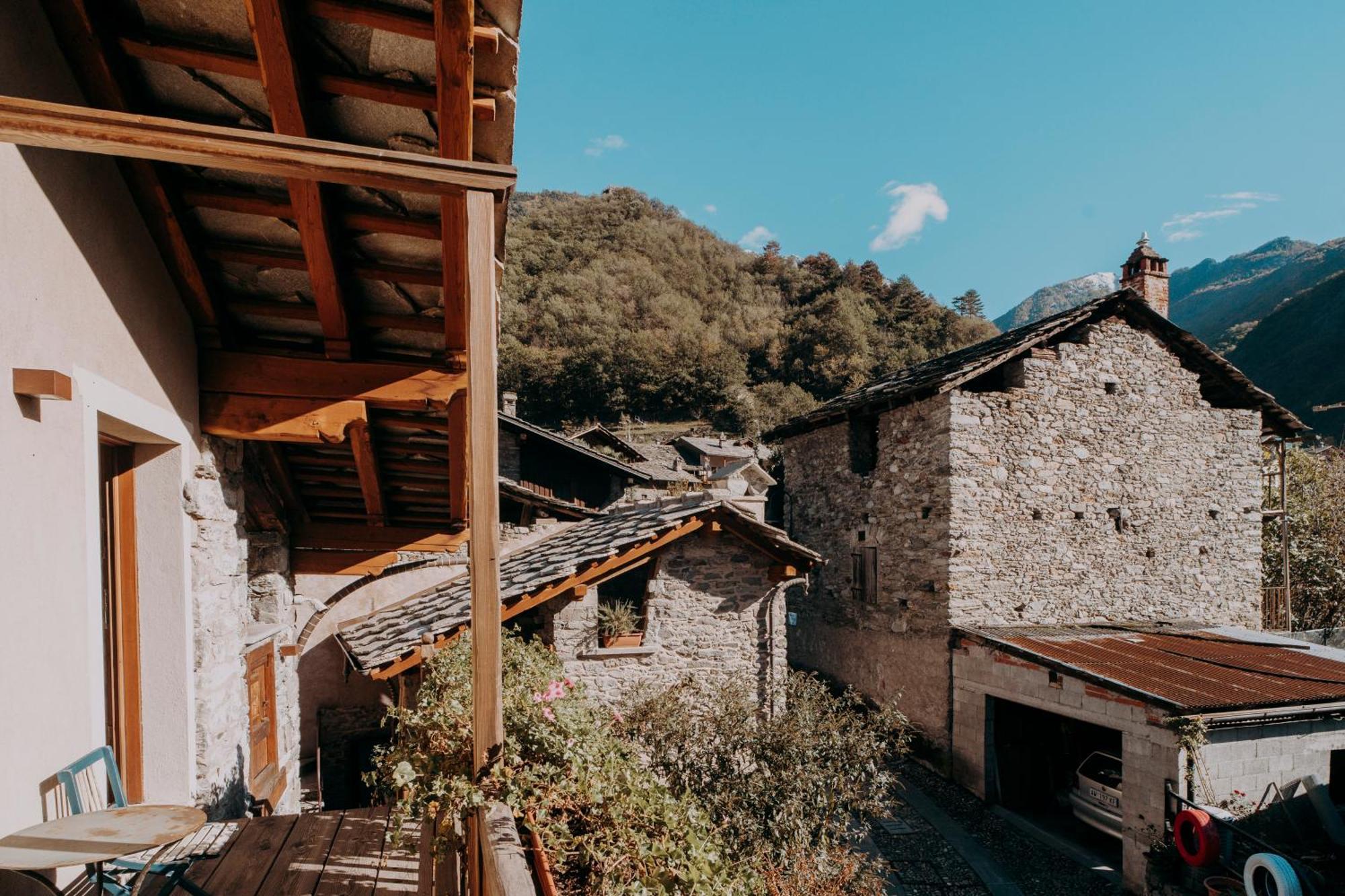 Au Coeur Du Village Chambres D'Hotes & Spa Arnad Dış mekan fotoğraf